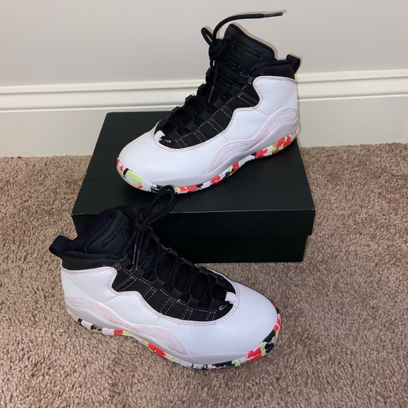 Air Jordan 10 Retro SE Barely Volt - Picture 3 of 8